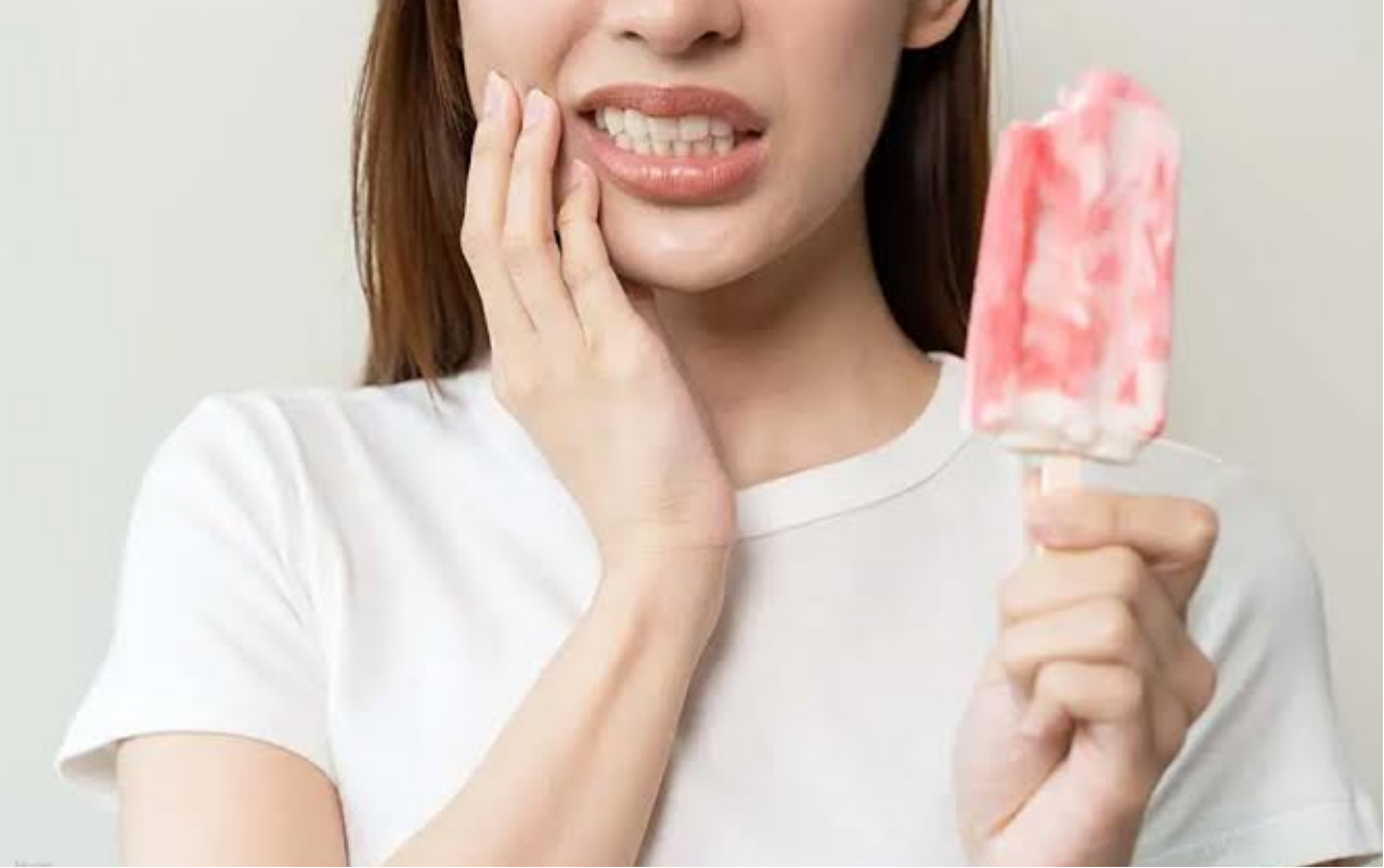 Sente Dor nos Dentes ao Tomar Algo Gelado ou Quente? Descubra as Causas da Sensibilidade Dentária e Como Aliviar Esse Desconforto!