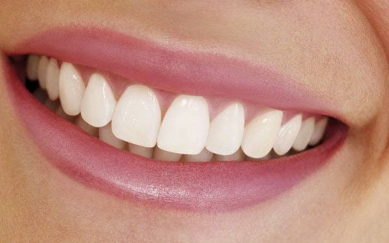 Quer Ter Dentes Fortes e um Sorriso Bonito Depois dos 40? Descubra o Que Comer Para Proteger Seus Dentes!